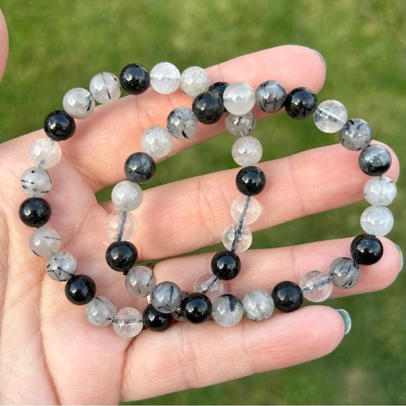 Black tourmaline in Quartz 8mm - Picture 1 of 4